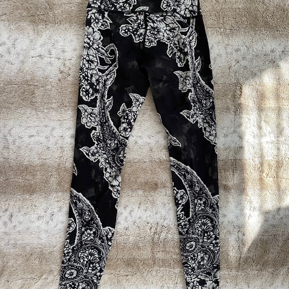 Lululemon Wunder Under 25” - Picture 2 of 4